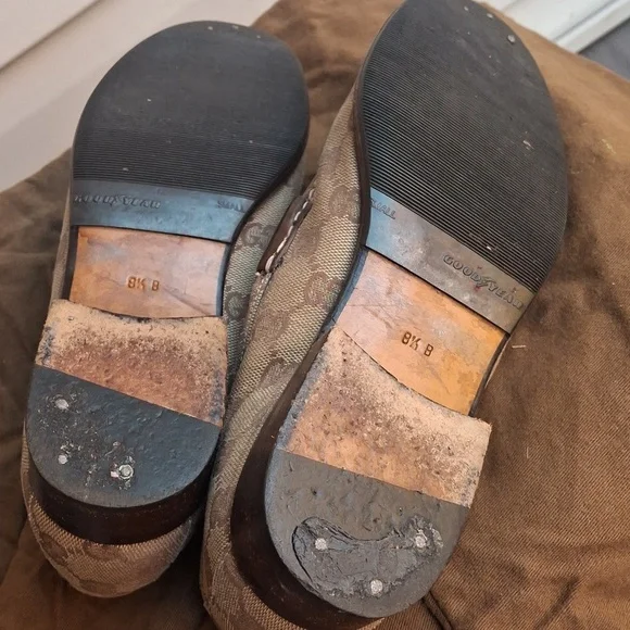 Gucci Beige Loafers with Green and Red Stripes - Picture 6 of 11